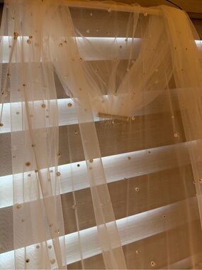 Pearl-Embellished Tulle Veil